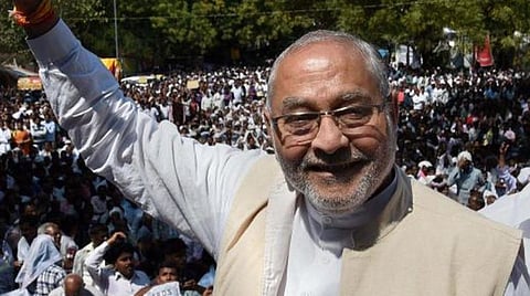 நியாய விலை கடை டீலருக்கு ஆதரவாக பிரதமர் மோடியின் சகோதரர் தர்ணா