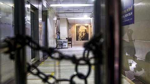 சோனியா, ராகுலிடம் நடத்திய விசாரணைக்கு பிறகு நேஷனல் ஹெரால்டு அலுவலகத்துக்கு சீல் - அமலாக்கத் துறை நடவடிக்கை