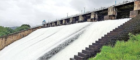 திருப்பூர் மாவட்டம் அமராவதி அணை மற்றும் கோவை மாவட்டம் ஆழியாறு அணைகளிலிருந்து நேற்று வெளியேற்றப்பட்ட உபரி நீர்.