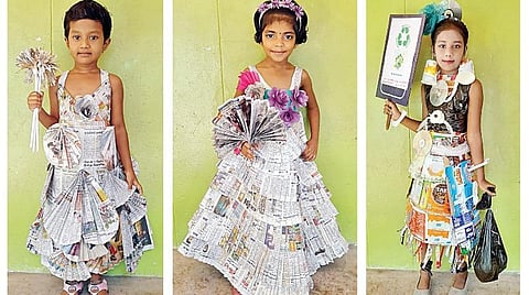 விதவிதமான பேப்பர் ஆடைகளை அணிந்து வந்து அசத்திய கோவை மாநகராட்சி பள்ளிக் குழந்தைகள்.