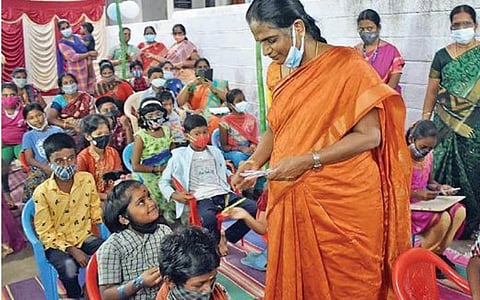 இல்லம் தேடிக் கல்வித் திட்டத்திற்காக வீடியோ பதிவாகும் பள்ளி பாடங்கள்