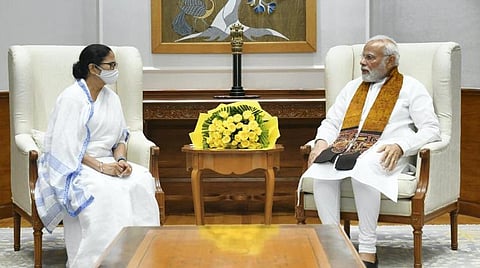 மேற்குவங்க முதல்வர் மம்தா பானர்ஜி, பிரதமர் நரேந்திர மோடியை டெல்லியில் நேற்று சந்தித்துப் பேசினார்.