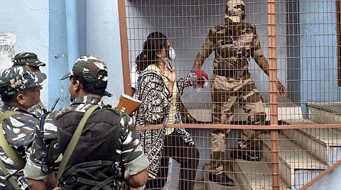 நடிகை அர்பிதா உயிருக்கு அச்சுறுத்தல் - உணவு, தண்ணீரை பரிசோதிக்க அமலாக்கத் துறை மனு