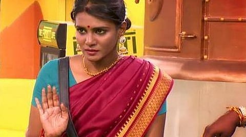 நடிகை மீரா மிதுனுக்கு பிடிவாரன்ட்: மாவட்ட முதன்மை அமர்வு நீதிமன்றம் உத்தரவு