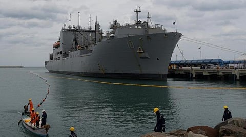 சென்னைக்கு வந்துள்ள அமெரிக்க கடற்படை கப்பல் சார்லஸ் டிரியூ.