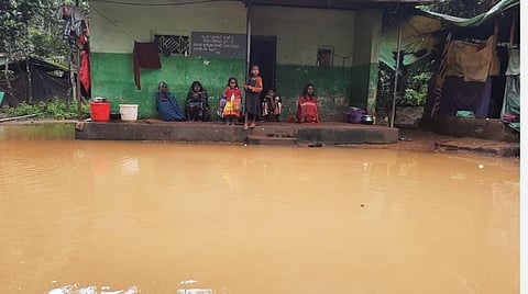 நீலகிரியில் கடும் வெள்ளப்பெருக்கு: தரைப்பாலம் மூழ்கியது; பள்ளிகளுக்கு 4-வது நாளாக விடுமுறை