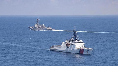 எல்லையில் வட்டமிடும் சீன போர் கப்பல்கள்