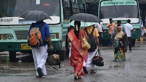 மேற்கு திசை காற்றின் வேக மாறுபாட்டால் இன்று மிதமான மழை வாய்ப்பு