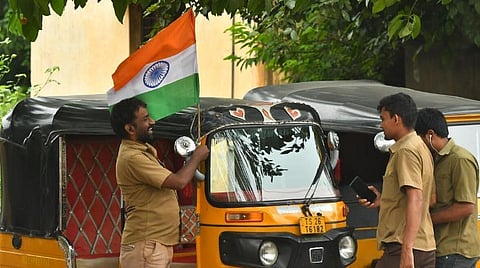 ஆகஸ்ட் 13 முதல் 15-ம் தேதி வரை வீடுதோறும் தேசியக் கொடி ஏற்ற மக்களை ஊக்குவிக்க வேண்டும் - மாநிலங்களுக்கு அறிவுறுத்தல்