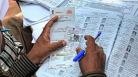 10 நாட்களில் வாக்காளர் அட்டையுடன் ஆதார் எண்ணை இணைத்த 2.5 கோடி பேர் - தலைமை தேர்தல் ஆணையம் தகவல்