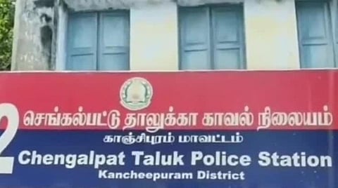 செங்கல்பட்டு | வழிப்பறி நபரை பிடிக்க முயன்ற காவலருக்கு அரிவாள் வெட்டு