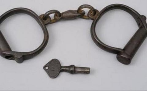 கல்லூரி மாணவர்களிடம் போதைப் பொருள் விற்ற 2 பேர் கைது: ரூ.4 லட்சம் மதிப்புள்ள போதை ஸ்டாம்ப்கள் பறிமுதல்