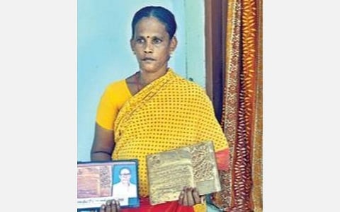 கோவில்பட்டியைச் சேர்ந்த தியாகி மாடசாமியின் மகள் இந்திரா.