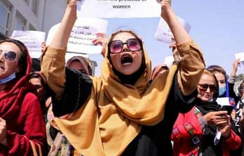 “தலிபான்கள் ஆட்சியில் 24 மணி நேரமும் வீட்டில் இருக்கிறோம்” - தொடரும் ஆப்கன் பெண்களின் துயர்