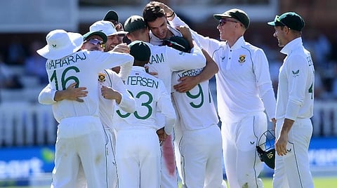 இங்கிலாந்து அணி இன்னிங்ஸ் தோல்வி