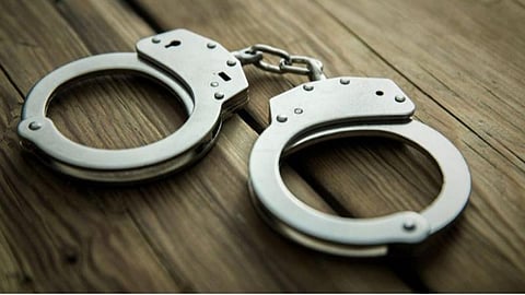 சென்னை - ஜாபர்கான்பேட்டையில் இரு தரப்பினரிடையே மோதல்: நாட்டு வெடிகுண்டு வீசியதில் 3 பேர் காயம்