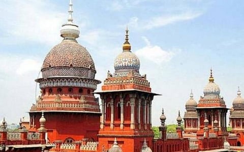 அதிமுக உட்கட்சி விவகாரம் தொடர்பான வழக்குகளை ஒன்றாக பட்டியலிட நீதிபதி உத்தரவு