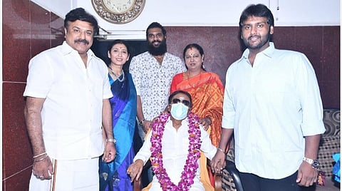 70-வது பிறந்தநாள் | விஜயகாந்தை நேரில் சந்தித்து தொண்டர்கள் வாழ்த்து