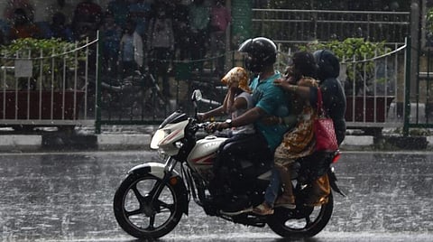 தமிழகத்தில் 4 நாட்களுக்கு கனமழை பெய்ய வாய்ப்பு