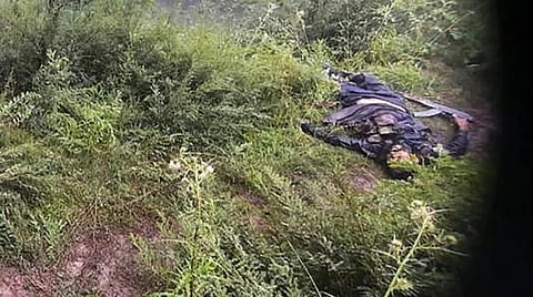 உயிரிழந்த தீவிரவாதியின் உடல்