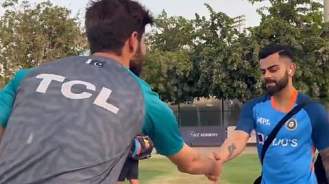 INDvsPAK | நீங்கள் ஃபார்முக்கு திரும்ப வேண்டி பிராத்திக்கிறேன் - கோலியிடம் தெரிவித்த ஷாஹின் அஃப்ரிடி