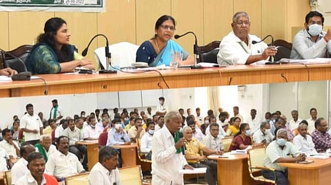 ‘கலெக்டர் மீது நடவடிக்கை எடுப்பேன்...’ - குறைதீர் கூட்டத்தில் ஆட்சியரை அசரவைத்த விவசாயி