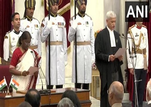 உச்ச நீதிமன்ற தலைமை நீதிபதியாக யு.யு.லலித் பதவியேற்பு