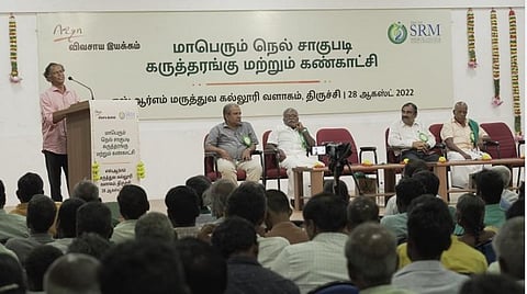 திருச்சியில் நடைபெற்ற ஈஷா கருத்தரங்கில் பாமயன் பேசுகிறார்.