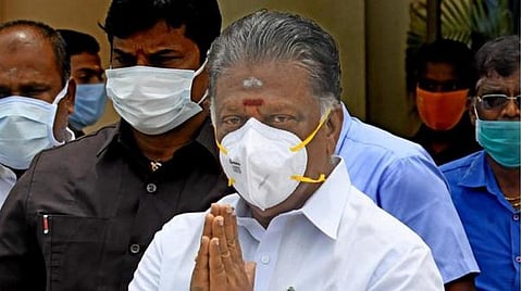 திண்டுக்கல் அதிமுகவில் ஓபிஎஸ்-க்கு ஆதரவு திரட்டும் ஒன்றிய செயலாளர்கள்; அமைதி காக்கும் இபிஎஸ் ஆதரவாளர்கள்