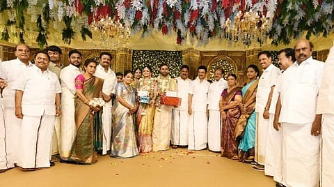 திருமணத்தை நடத்தி வைத்து மணமக்களை வாழ்த்திய முதல்வர் ஸ்டாலின்.