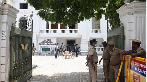 அதிமுக பொதுக்குழு வழக்கில் தனி நீதிபதி உத்தரவு ரத்து ஏன்? - உயர் நீதிமன்ற தீர்ப்பின் முழு விவரம்