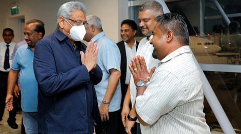 ஏறத்தாழ 7 வாரங்களுக்கு பின் நேற்று இலங்கை திரும்பிய முன்னாள் அதிபர் கோத்தபய ராஜபக்சவுக்கு கொழும்பு விமான நிலையத்தில் வரவேற்பு அளிக்கப்பட்டது. படம்: பிடிஐ