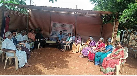 திருப்பூர் மாவட்டம் பல்லடம் கோடங்கிபாளையத்தில் 6-வது நாளாக இன்று உண்ணாவிரத போராட்டத்தில் பங்கேற்ற விவசாயி விஜயகுமார்