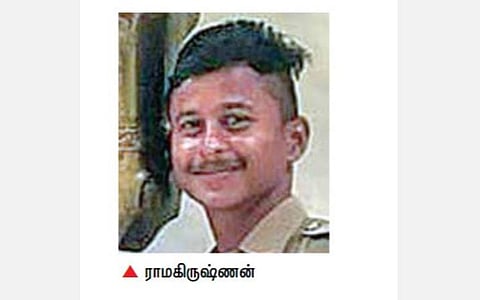 பேட்டைவாய்த்தலையில் பணிக்குச் செல்லும் வழியில் காவலர் மாரடைப்பால் உயிரிழப்பு: மயானம் வரை உடலை சுமந்து சென்ற டிஐஜி