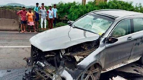 விபத்துக்குள்ளான சைரஸ் மிஸ்ட்ரி பயணித்த கார்.