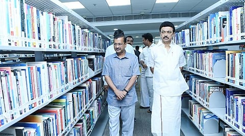 முதல்வர் ஸ்டாலினுடன் அண்ணா நூற்றாண்டு நூலகத்தைப் பார்வையிடும் டெல்லி முதல்வர் அரவிந்த் கேஜ்ரிவால்