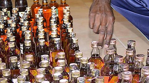 மதுபானக் கொள்கையை அமல்படுத்தியதில் ஆம் ஆத்மி தலைவர்கள் பணம் பெற்றது உண்மை: ஸ்டிங் வீடியோக்களை வெளியிட்டது பாஜக