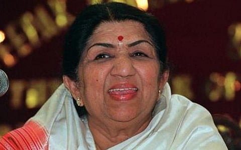 சுதந்திரச் சுடர்கள் | இசை: நேருவைக் கலங்கவைத்த லதாவின் பாடல்!