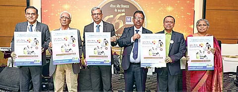 எல்ஐசி சார்பில் சென்னையில் நடைபெற்ற இன்சூரன்ஸ் வார விழாவில், எல்ஐசி மற்றும் செபி நிறுவனங்களின் முன்னாள் தலைவர் ஜி.என்.பாஜ்பாய், எல்ஐசி மற்றும் ஐஆர்டிஏஐ முன்னாள் தலைவர் டி.எஸ்.விஜயன் ஆகியோர் முன்னிலையில் ‘புதிய பென்ஷன் பிளஸ்’ திட்டம் தொடங்கிவைக்கப்பட்டது.