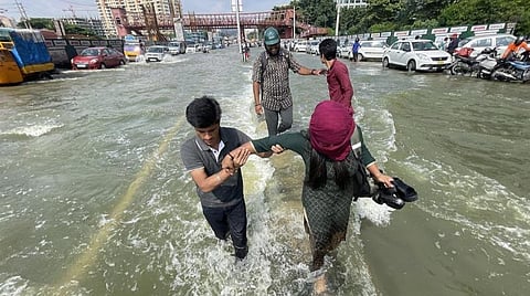 கடந்த 75 ஆண்டுகளில் இல்லாத அளவுக்கு கனமழையால் வெள்ளத்தில் மிதக்கிறது பெங்களூரு நகரம்