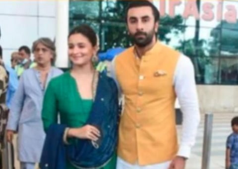 மத்திய பிரதேச மாநிலம் உஜ்ஜைனி கோயிலுக்குள் செல்ல ரன்பீர் கபூர், ஆலியா பட்டுக்கு பஜ்ரங் தளம் எதிர்ப்பு