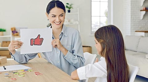 மாணவர்களிடம் தற்கொலை எண்ணத்தை தடுக்க பெற்றோரும், ஆசிரியர்களும் நண்பர்களாக வழிகாட்ட வேண்டியது அவசியம்