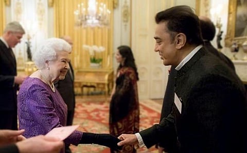 இங்கிலாந்து ராணி எலிசபெத்துடன் நடிகர் கமல்ஹாசன் | கோப்புப் படம்