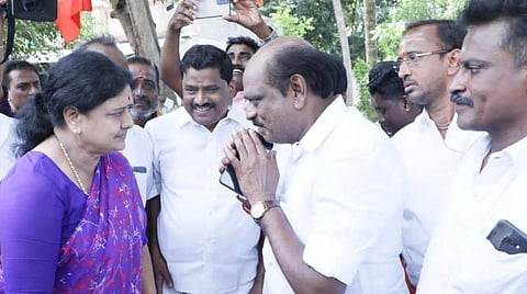 சசிகலா - வைத்திலிங்கம்