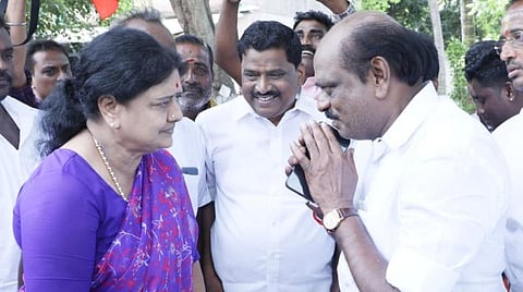 சசிகலா - வைத்திலிங்கம் சந்திப்பு