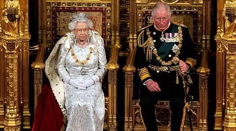 ராணிக்கும், மன்னருக்கும் டிரைவிங் லைசென்ஸ் பாஸ்போர்ட் தேவையில்லை