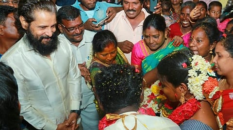 திருமண விழாவில் நடிகர் விக்ரம்