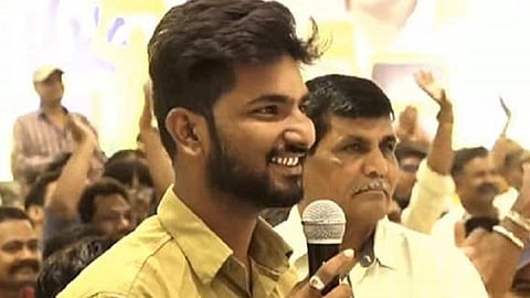 கேஜ்ரிவாலை வீட்டுக்கு இரவு உணவருந்த அழைத்த ஆட்டோ ஓட்டுநர்