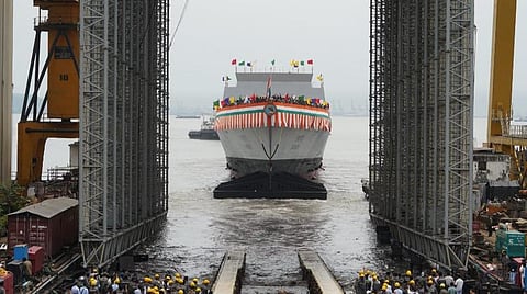 ரேடாருக்கு தென்படாமல் இயங்கும் பி17ஏ ரக போர்க்கப்பல் ‘தரகிரி' அறிமுகம்
