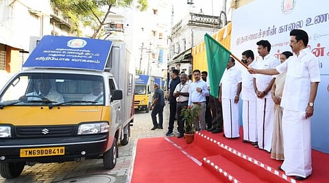 காலை சிற்றுண்டித் திட்டம்: 10 பேரிடம் வாகன சாவி - சமையலறையில் இருந்து வகுப்பறைக்கு உணவு கொண்டு செல்லப்படுவது எப்படி?